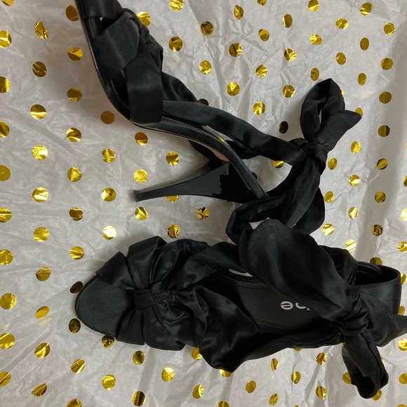 Bebe satin tie heels. Sz 7 - Picture 5 of 5